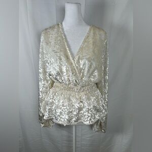 Forever 21 Cream Velvet Jacquard Blouse Medium Balloon Sleeve Surplice V-Neck